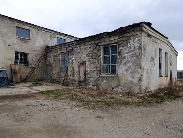 Нежилое здание (бывший склад кирпичный)