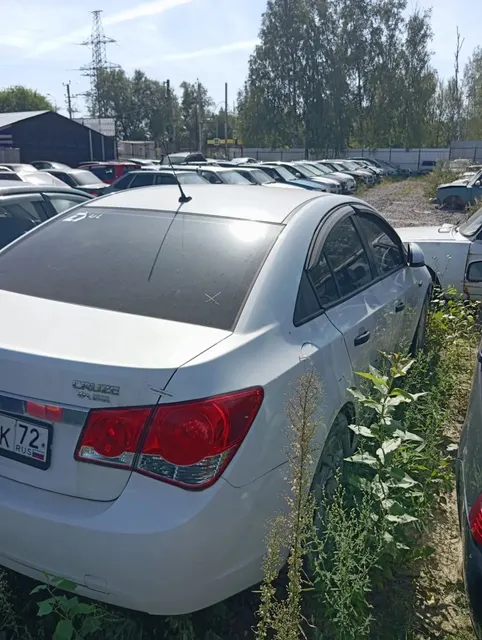 Автомобиль CHEVROLET KL1J CRUZE, г.р.з. Т250СК72, в кузове белого цвета, 2012 года выпуска VIN XUFJA696JC3077021 ТС обременено ЗАЛОГОМ. По общему правилу при переходе права собственности залог сохраняется в соответствии со ст. 353 ГК РФ; приобретатель имущества приобретает права и несет обязанности залогодателя. Риски, связанные с сохранением залога и возможностью обращения взыскания на предмет залога, несет приобретатель. ТС имеет ограничения ФССП на рег. дей-я (ключи и документы отсутствуют)
