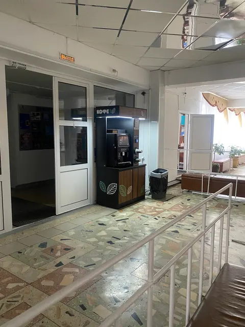 Часть нежилого помещения площадью 1,0 кв.м, расположенного на   1 этаже здания ОП «ДК «Содружество» по адресу: г. Кемерово,               ул. Новогодняя, 15А, закрепленного на праве оперативного управления за МАУ «ДРКУ».  Целевое назначение: для размещения кофе/машины. Режим использования: индивидуальное использование.
