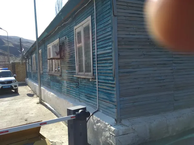 Объект аренды, площадь 38,0 кв. м., номера на поэтажном плане 1 этажа: 2-4, адрес (местонахождение) объекта: Республика Дагестан, р-н Агульский, с. Тпиг