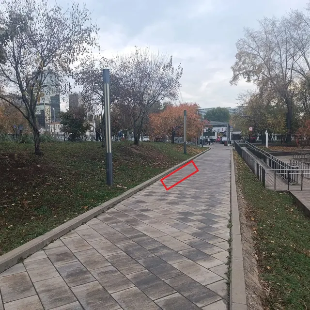 Нестационарный торговый объект "Торговый автомат" по адресу: г. Москва, зона отдыха Красногвардейские пруды, (зона нижнего пруда)  НТО № 10, специализация «Зоотовары»,  площадью 0,7кв. м