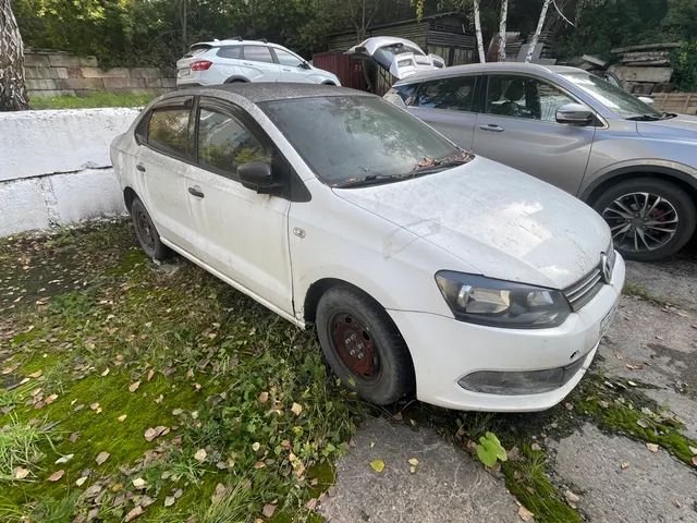 Легковой автомобиль седан Volkswagen POLO, 2013 г.в., г/н K340MA124, VIN XW8ZZZ61ZEG007305, номер кузова XW8ZZZ61ZEG007305, номер двигателя 475666, цвет белый. Начальная цена продажи 586 300 руб. Задаток 87960 руб.