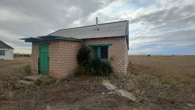 Здание с кадастровым номером 56:11:0701001:44 и земельный участок под ним с кадастровым номером 56:11:0701001:48