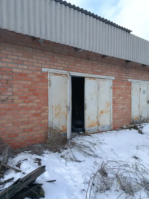 Здание, цех зачистки, кадастровый номер 23:28:0101200:1238, площадь 254,6 кв.м, на земельном участке с кадастровым номером 23:28:0101200:1263, площадью 744 кв.м
