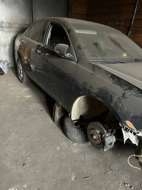 Транспортное средство марки «Honda Accord», 2007 г.в., государственным регистрационным знаком А214ВМ17. (автомобиль в аварийном состоянии, передняя часть бампер поврежден).