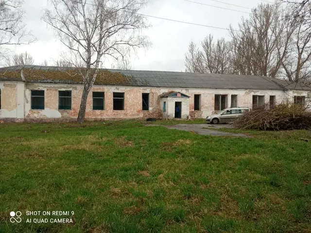 Здание 463,6 кв.м и земельный участок 6030 кв.м, расположенные по адресу: Курская область, м.р-н Пристенский, с.п. Бобрышевский сельсовет, с. Бобрышево, ул. Плант, двлд. 129