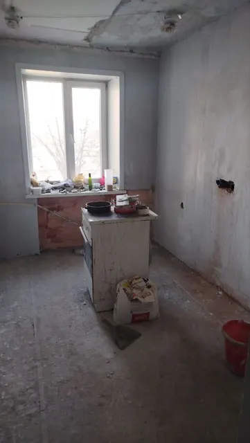 Квартира, назначение: жилое, этаж 2, площадь 50,9 кв.м., кадастровый номер 75:32:010642:103, по адресу: Забайкальский край, г. Чита ул. 1-Московская 56 кв.45. В квартире находится три окна (пластиковые) квартира в черновом варианте, вставлена металлическая дверь, состоящей из 2-х комнат совместного санузла, кухни, коридора