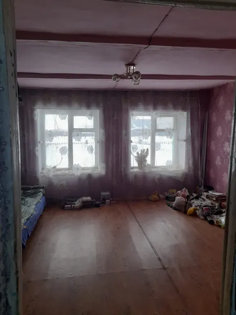 Нежилое здание с земельным участком, расположенное по адресу: Алтайский край, Павловский район, п. Советский, ул. Центральная, д. 17