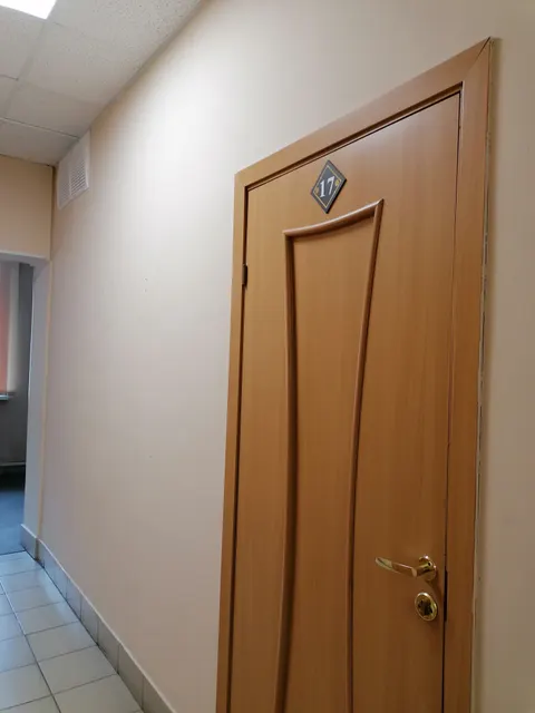 часть нежилого отдельно стоящего 2-х этажного здания с кадастровым номером 42:24:0501006:956, в том числе помещение обозначенное на поэтажном плане под № 34 (2 этаж) общей площадью 9,9 кв.м, расположенного по адресу: г. Кемерово,    ул. Станционная, 2