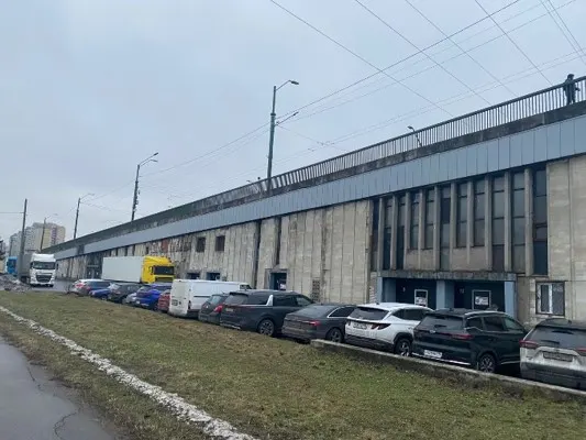 Движимое имущество казны Санкт-Петербурга:- алюминиевый лом, весом 190 кг, реестровый номер 0025КДЗ005097;- стальной лом, весом 1 300 кг, реестровый номер 0025КДЗ005098;- сэндвич панели, весом 448 кг, реестровый номер 0025КДЗ005099