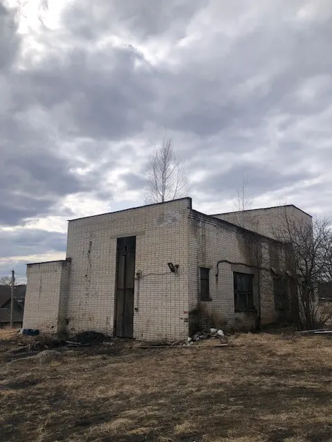 Здание, нежилое, площадь 221,4 кв.м, кадастровый номер 44:02:030401:266, расположенное по адресу: Костромская область, м.о. Буйский, с.Воскресенье, ул.Центральная, зд.21А с одновременным отчуждением земельного участка, площадь 700 кв.м., кадастровый номер 44:02:030401:426, категория земель: земли населенных пунктов, местоположение: Костромская область, муниципальный округ Буйский, село Воскресенье, улица Центральная, земельный участок 21а