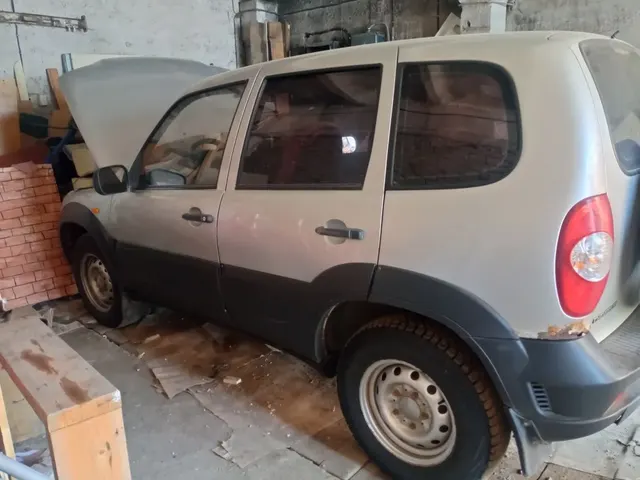 Легковой автомобиль универсал CHEVROLET NIVA 212300-55, VIN X9L21230090284870, 2009 года выпуска, категория ТС: «В»; шасси (рама): отсутствует; цвет кузова: светло-серебристый.