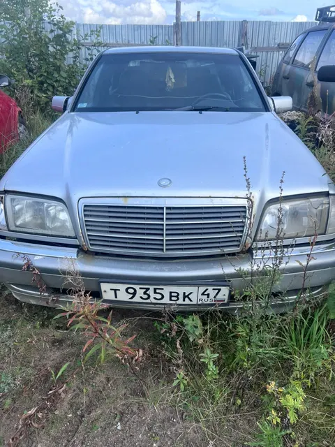 Автомобиль «Мерседес Бенц С240»