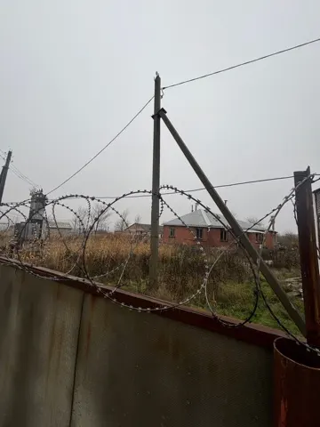 Земельный участок площадью 16501 +/- 90 кв.м., КН 61:02:0010701:662; сушилка площадью 37,8 кв.м., КН 61:02:0010701:971; склад площадью 119,1 кв.м., КН 61:02:0010701:970; контора площадью 78,9 кв.м., КН 61:02:0010701:969; слесарка площадью 29,6 кв.м., КН  61:02:0010701:972; столярный цех площадью 709,5 кв.м., КН 61:02:0010701:968, должник Маслакова Г.С. (ООО СХП Вант), Адрес : Ростовская область,м.р-н Аксайский, с.п. Большелогское, п. Реконструктор, ул. Транспортная, 26.