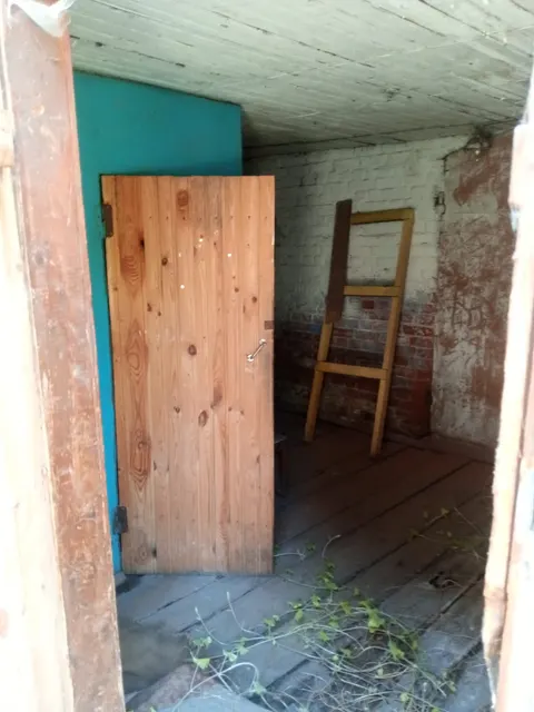 помещение, назначение: нежилое, площадь  11,4 кв.м, находящееся в здании ("Ансамбль, 2-я пол.ХХ в.: Лавка, кон. ХIХ в."), кадастровый номер 44:09:160220:61