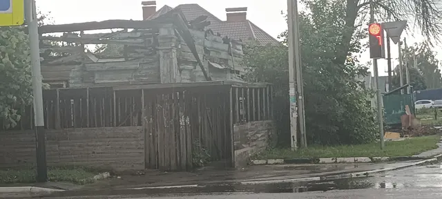 Здание, назначение: нежилое, площадью: 257,6 кв. м, количество этажей: 3,  КН:68:29:0103006:78, адрес: РФ, Тамбовская обл., городской округ город Тамбов, г. Тамбов, ул. Базарная, № 136/76. Обременение: объект культурного наследия регионального значения «Дом жилой». Приватизация объекта осуществляется с одновременным предоставлением покупателю в аренду на срок исполнения условий конкурса земельного участка под объектом, площадью 582,0 кв. м, КН: 68:29:0213022:96. (см. Документы, файл Извещение)