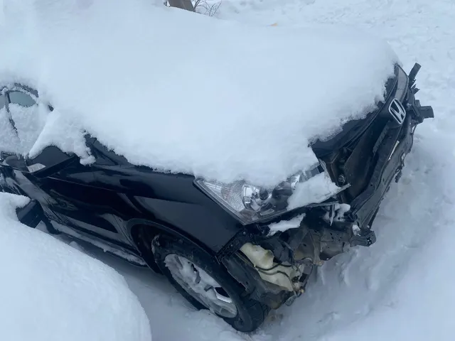 Автомобиль ХОНДА CR-V, г.в. 2011, VIN: SHSRE5730BU001709, г/н: Е123ВЕ11, Документы: Нет, Ключи: Нет, Примечание: Нет. АС ПИБИ: 11-008837-1