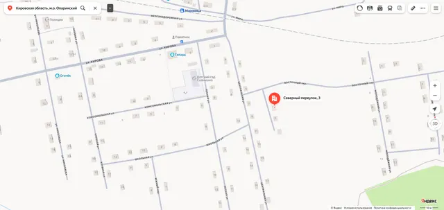 Доля в праве общей долевой собственности (1/4 доли) на жилое здание «жилой дом» площадью 34,4 кв.м., кадастровый номер 43:23:320118:374, количество этажей – 1, в том числе подземных – 0, местонахождение: Кировская область, м.о. Опаринский, п. Маромица, пер. Северный, д. 3