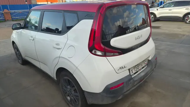 Легковой автомобиль KIA SOUL, 2022г.в., г/н X158TH124, VIN XWEJ381EBNC005879, номер кузова XWEJ381EBNC005879, номер двигателя G4FCNR031054 505830, цвет белый. Начальная цена продажи 1 785 000 руб. Задаток 267760 руб.