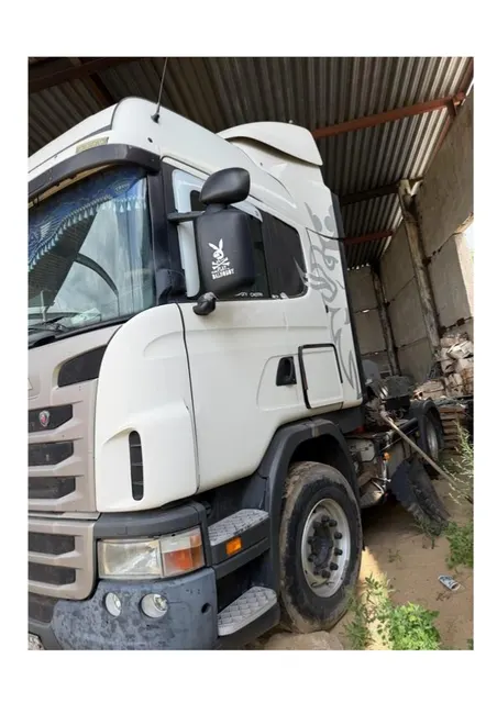 Грузовой тягач седельный Scania G420LA 4X2HNA, 2012 года выпуска, цвет - белый, государственный номер О484ЕТ46, идентификационный номер (VIN) YS2G4X20002074182, номер шасси (рамы) YS2G4X20002074182, номер двигателя 6709026, состояние транспортного средства: в нерабочем состоянии, двигатель неисправен, трещина на лобовом стекле. Должник – ООО «Кремень».