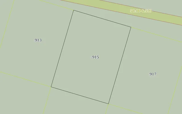 Земельный участок площадью 1200 кв.м с кадастровым номером 58:14:0070101:915, расположенный по адресу: Российская Федерация, Пензенская область, Кузнецкий муниципальный район,  сельское поселение Посельский сельсовет, село Поселки, улица Гаражная, земельный участок 6.           Земельный участок относится к категории земель населенных пунктов. Вид разрешенного использования – для индивидуального жилищного строительства.