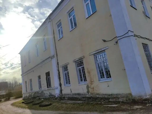 Нежилые здания с земельным участком