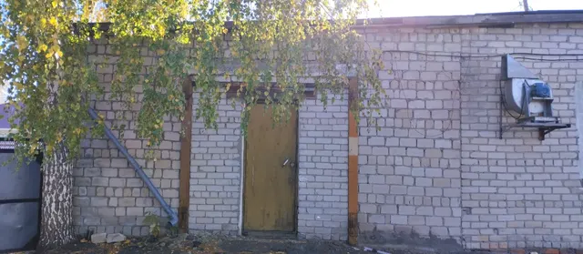 Нежилое помещение с земельным участком