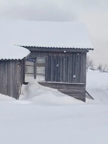 Нежилое здание площадью 57,0 кв.м (59:09:0550001:383) по адресу: Пермский край, г. Лысьва, п. Обманка 2-я, ул. Советская, д. 4 с земельным участком площадью 1029,0 кв.м (59:09:0550001:279) по адресу: Пермский край, муниципальный округ Лысьвенский, п. Обманка 2, ул. Советская, з/у 4