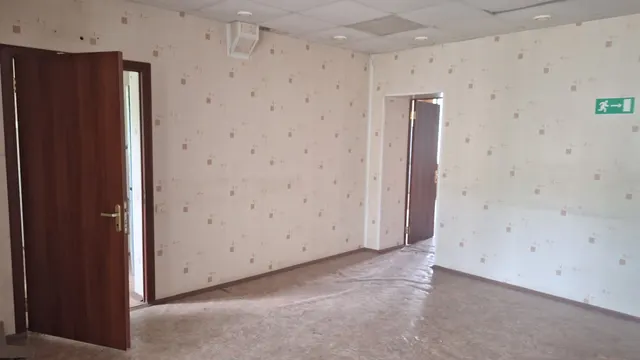 Нежилое помещение, назначение: нежилое, этаж № 1, общей площадью 176,7 кв. метров, кадастровый номер: 74:25:0304401:123, расположенное по адресу: Челябинская область, г. Златоуст, ул. им. В.И. Ленина, д. 17, пом. 4
