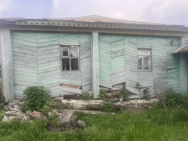 Жилой дом, признанный непригодным для постоянного проживания, расположенный по адресу: Челябинская область, Кунашакский район, с.Нугуманово, ул.Центральная, д.26