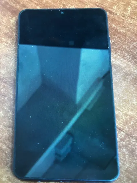 Сотовый телефон марки Samsung Galaxy A06 в корпусе черного цвета, imeil Nº 1: 350362537507881, imeil Nº 2: 354592687507887 — 1 шт.