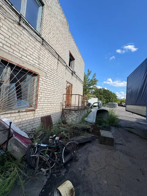 Нежилое здание АБК общей площадью 237,1 кв.м лит. А-2 (кадастровый номер 93:36:0010103:1133), расположенное по адресу: Российская Федерация, Донецкая Народная Республика, городской округ Макеевка, город Макеевка, улица Дорожная, дом 1Г-1, находящееся  в собственности Донецкой Народной Республики