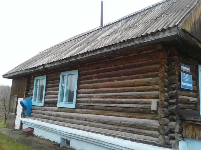 Нежилое здание, количество этажей 1, а также подземных 1, пл.143,5 кв.м., с кадастровым №42:17:0102020:58, по адресу: Кемеровская область – Кузбасс, Юргинский район, д.Черный Падун, ул.Центральная, д.28