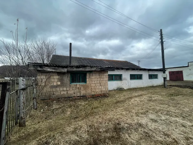 Нежилое помещение, назначение: нежилое, этаж № 1, общей площадью 115,7 кв. метров, кадастровый номер: 74:25:0000000:17550, расположенное по адресу: Российская Федерация, Челябинская область, г.Златоуст, п. Центральный, производственная база, и расположенный в помещении станок деревообрабатывающий, реестровый номер 3807, модель С25-4а УХЛ 4, заводской номер 534, год выпуска 1992