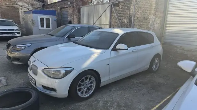 Легковой автомобиль BMW 118i, 2012 г.в., г/н О178НВ761, VIN WBA1A31070J168467, белого цвета, на правом переднем крыле имеются незначительные следы коррозии, на багажной двери незначительные повреждения ЛКП, ТС в удовлетворительном состоянии, в залоге, должник Кондратьев В.В., (Поручение ТУ Росимущества в РО от 02.10.2026 № 61-1772-У). Адрес (местоположение): Ростовская область, г. Ростов-на-Дону, ул. Локомотивная, д. 2Д.