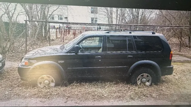 Транспортное средство Mitsubishi Montero Sport 4WD, 2002 года выпуска, цвет - черный, VIN JA4MT21H62J061420, государственный номер E965MM29, небольшие вмятины на заднем правом крыле, трещина на заднем бампере
