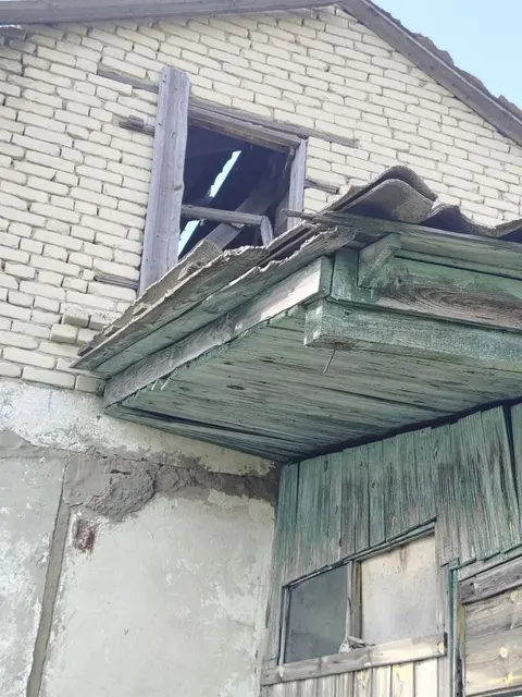 448/1000 доли жилого дома, общей площадью 134,5 кв.м с кадастровым номером 73:10:031403:188, расположенный на земельном участке с кадастровым номером 73:10:031403:60, общей площадью 1000 кв.м.у