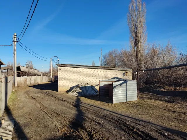 Земельный участок с кадастровым номером 34:12:010502:483, площадью 53 кв.м., реестровый номер федерального имущества П11360008569, с расположенным на нем зданием гаража с кадастровым номером  34:12:010502:3393, площадью 27,3 кв.м, реестровый номер  федерального имущества П12360012165, по адресу: Волгоградская область, Клетский район, станица Клетская, ул.Серегина, 2/9