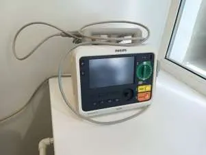 Дефибриллятор-монитор Efficia DFM100, с принадлежностями