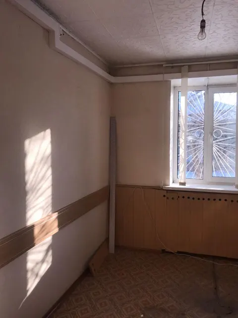 Земельный участок с кадастровым номером 54:04:010109:21, площадью 690+/-18 кв.м., РНФИ:П11550002138, с расположенными на нем объектами: нежилое здание с кадастровым номером:  54:04:010109:116, общей площадью 102,4 кв.м., РНФИ: П12550011240, нежилое здание (гараж) с кадастровым номером:  54:04:010109:117, общей площадью 39,1 кв.м., РНФИ: П12550011239 по адресу: Новосибирская область, Венгеровский район, с. Венгерово, ул. Добролюбова, д.3