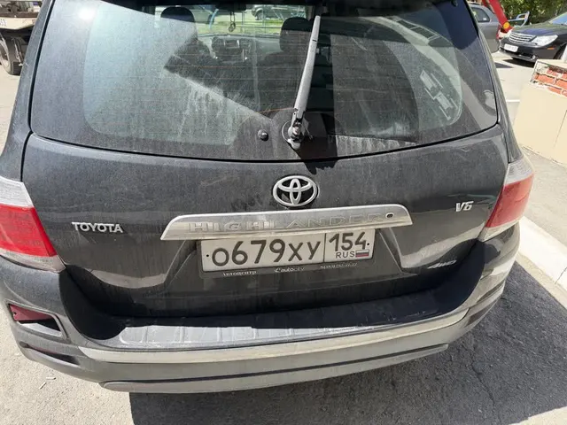 Легковой автомобиль TOYOTA HIGHLANDER, 2013 г.в., г/н О679ХУ154, VIN: JTEES42A902221612, цвет черный (залог)