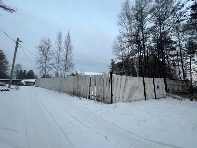 Объект недвижимого имущества с кадастровым номером 28:06:010803:308 – ЗДАНИЕ, площадью 160,2 кв.м., расположенное на земельном участке с кадастровым номером 28:06:010802:6, площадью 1080 кв.м., местоположение: Амурская область, г. Тында, пер. Комарова 5А.