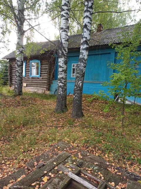Нежилые здания и земельный участок по адресу: д. Кекур, ул. Н.В. Попова, д. 14