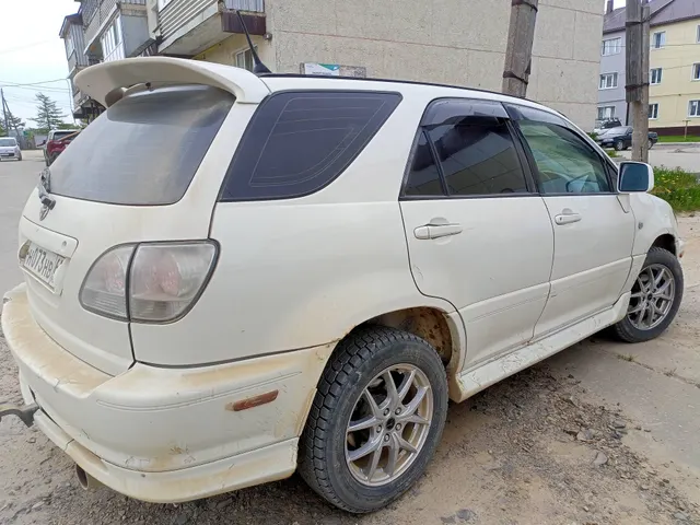 автомобиль Toyota Harrier, г/в 1998, г/н Н073НВ65, № двигателя 5S0808528, № кузова SXU100014696, цвет белый. Место нахождения: Сахалинская область, пгт. Ноглики, ул. Деповская 2. Должник: Яненко О.В. Обременение: арест.