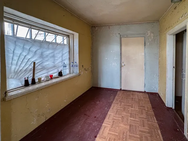 1) Земельный участок,  площадь 506 кв.м., кадастровый номер: 48:20:0021710:66, местоположение установлено относительно ориентира, расположенного в границах участка. Почтовый адрес ориентира: Липецкая область, г. Липецк, с. Желтые Пески, ул. Космонавтов, д.11а; 2) Здание, назначение: нежилое, площадь 79,4 кв. м.,  расположенное по адресу: Липецкая область, г. Липецк, ул. Космонавтов (Желтые Пески), д.11а