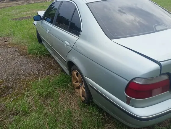 Автомобиль БМВ 520I в аварийном состоянии, г/н К529ОУ124 (отсутствует), 1999 г.в., VIN WBADM11010GP09079, двигатель № 26039297 комплектность и состояние  не проверялась данное  имущество обращено в доход государства, (Документы отсутствуют)Находится в Нижнеингашском районе