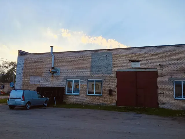 Нежилое здание (пристройка к складу), площадь 342,1 кв. м; земельный участок, площадь 869 кв. м, расположенные по адресу:  Новгородская область, м.о. Шимский, рп. Шимск, ул. Ленина, зд. 48/1