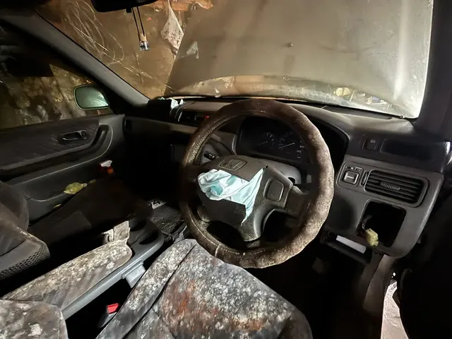 Транспортное средство Honda CR-V, 1998 года выпуска, цвет - серый, номер кузова RD15111141, государственный номер К004КЕ03. Состояние транспортного средства: после ДТП.