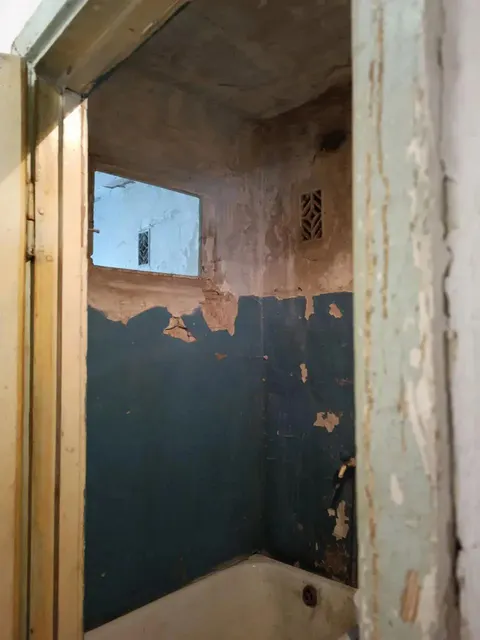 Встроенное нежилое помещение общей площадью 31,7 кв.м, с кадастровым номером 93:29:0030101:2503, расположенное по адресу: Российская Федерация, Донецкая Народная Республика, городской округ Енакиево, городской округ Енакиево, город Юнокоммунаровск, улица Ильича, дом 30, помещение 30а