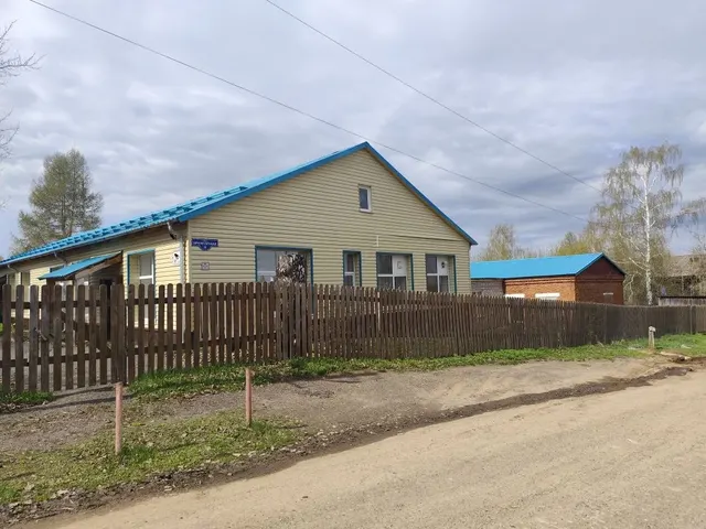 Нежилое здание, общей площадью 385,1 кв.м., кадастровый номер 59:20:0010204:9, расположенное на земельном участке с кадастровым номером 59:20:0010204:2 общей площадью 3475 кв.м., по адресу: Пермский край, Ильинский муниципальный округ, п. Ильинский, ул. Пролетарская, д.8.